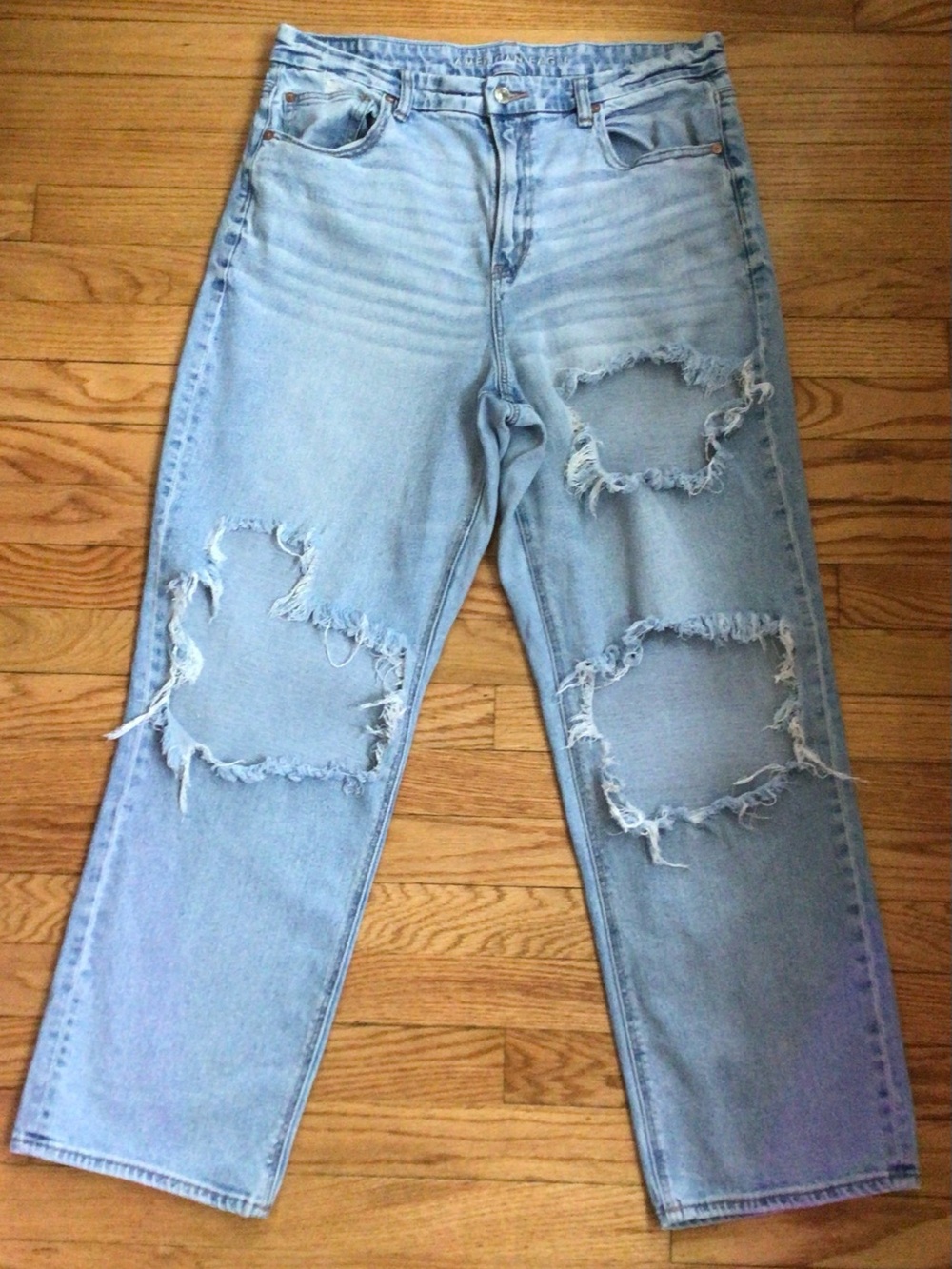 American Eagle Outfitters Light Wash Distressed Mom Jeans